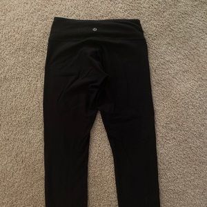 Lululemon 3/7 reversible leggings